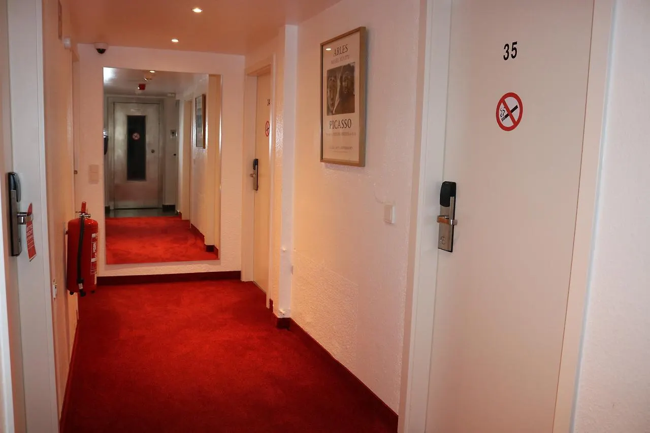 Hotel Paris Дюссельдорф 3*,